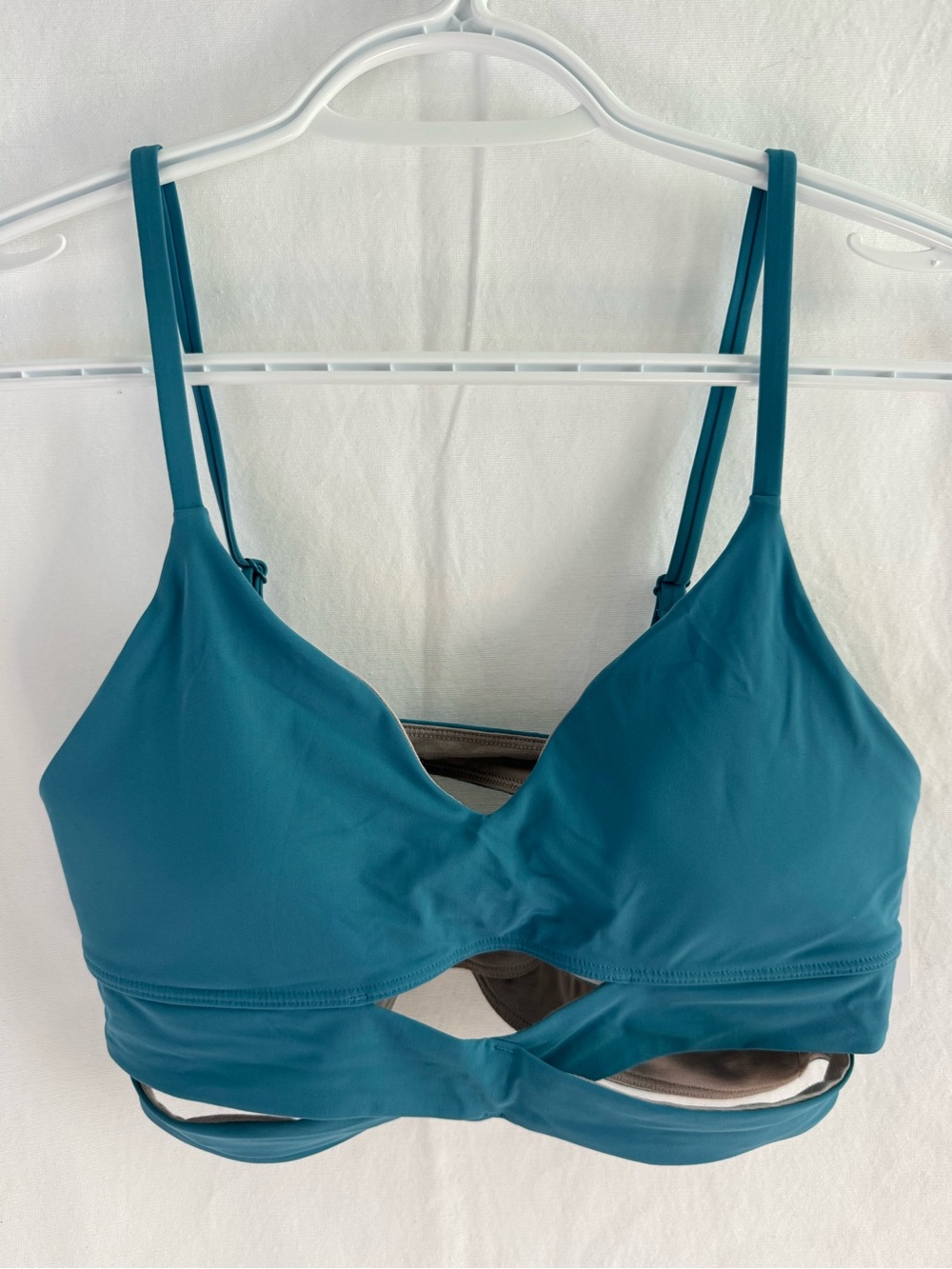 NWT Lululemon V Neck Crossover Underband Bra Marlin Blue Size 8